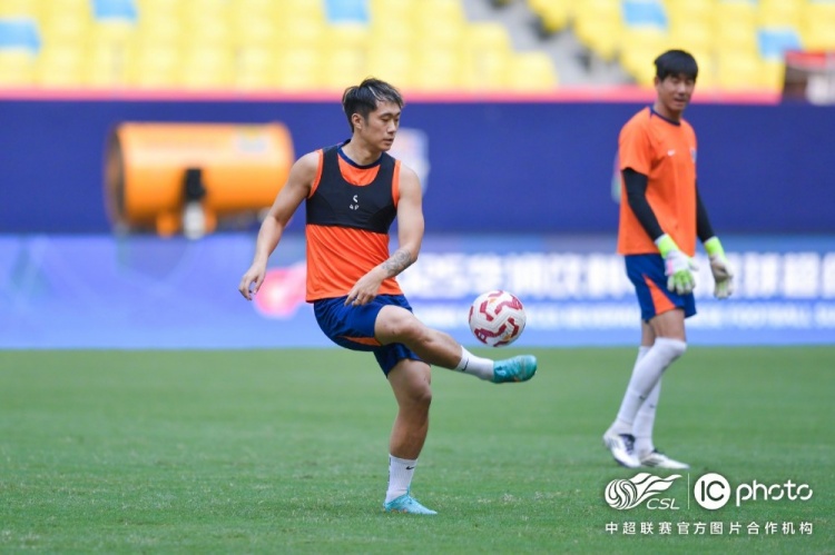 开云登录-青岛海牛完成赛前踩场训练