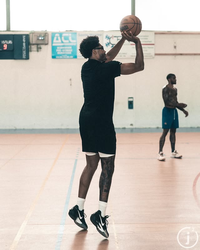 kaiyun-互练攻防？普尔与老队友小佩顿一起训练