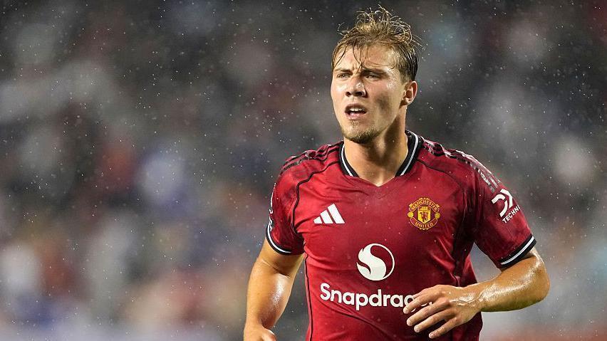 曼联跟队：说霍伊伦是队史最差不公平，愿他在意大利重新崛起