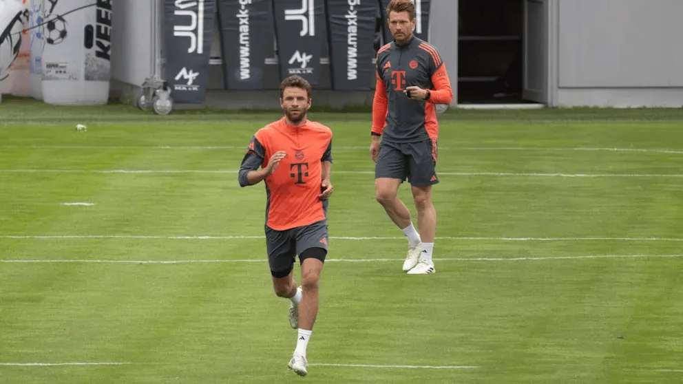 开云注册入口-回娘家？穆勒回到拜仁训练，热情打招呼，仿佛从未离开过