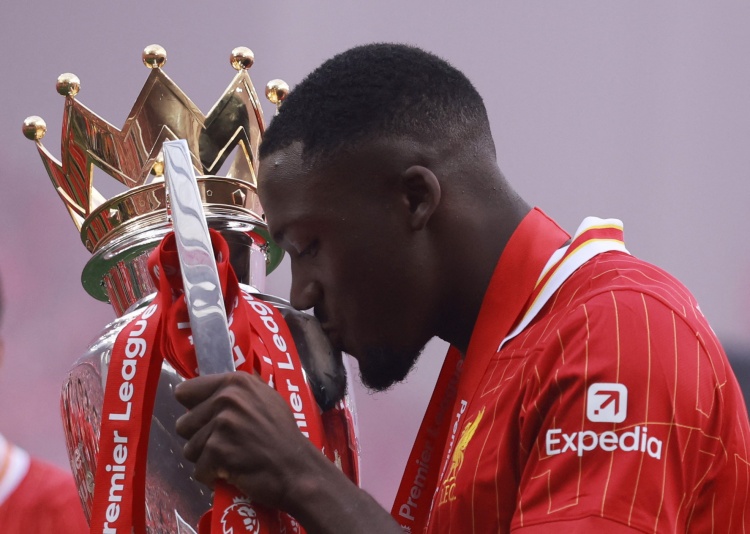 合同还剩一年，记者：利物浦正就科纳特的续约事宜进行积极谈判