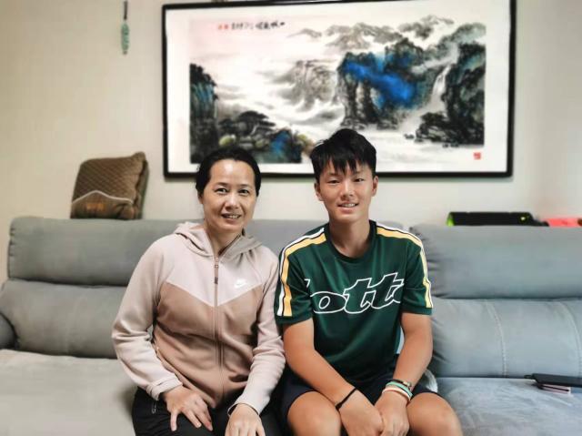 开云-李翰文妈妈：普通人家孩子走到今天很不易也很感恩